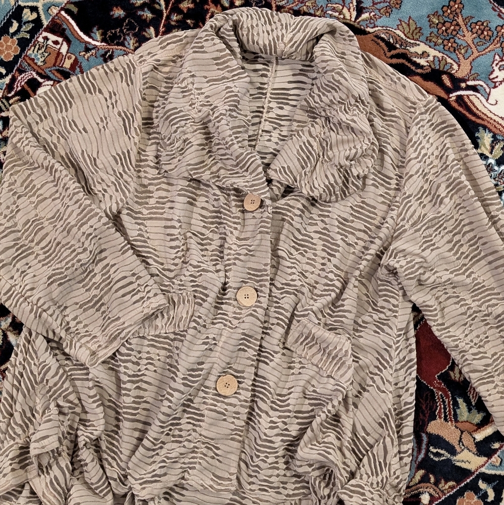 Italian Stylish Textured Button-Up Light Cardigan